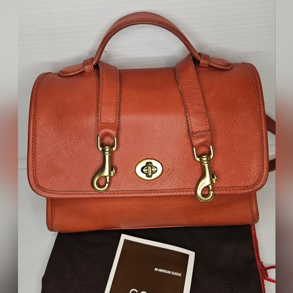 Vintage COACH Court Bag 9870 – Rare Red Leather – Turnlock Shoulder Bag . - Picture 5 of 16
